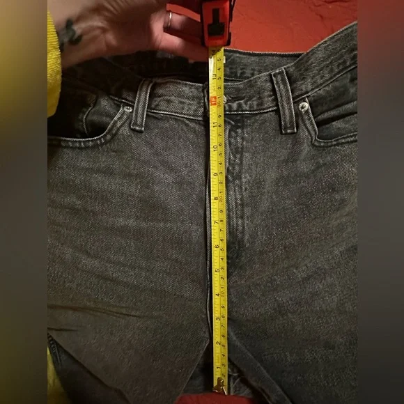 Levi’s Cinch Barrel Leg Women Jeans in Faded Black - Picture 8 of 13